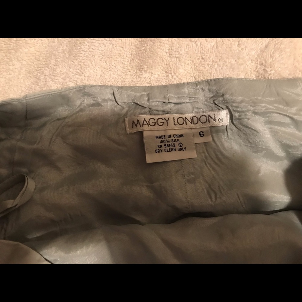 Maggy London silk size 6 skirt.